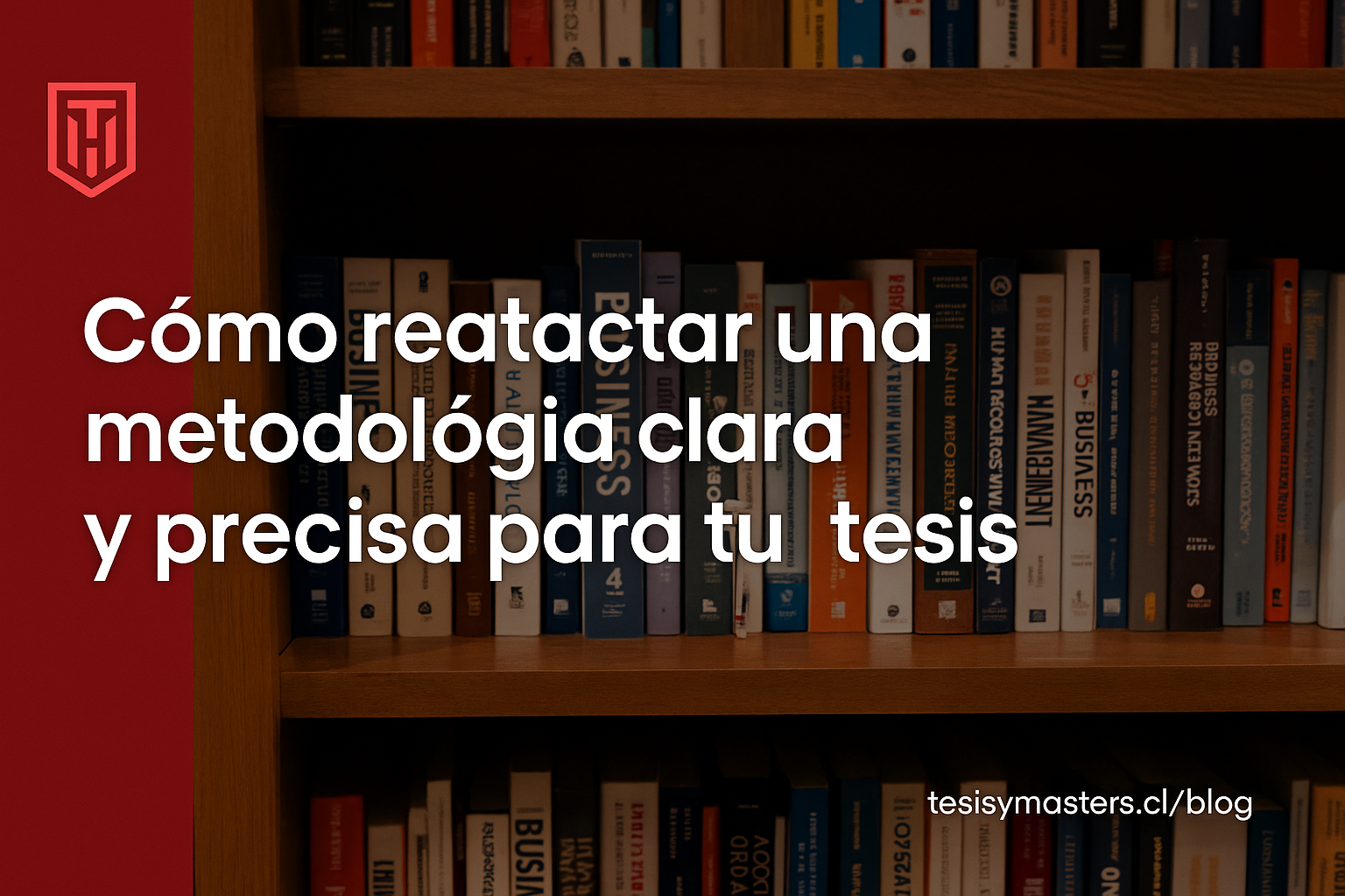 Portada de blog con el título “Cómo redactar una metodología clara y precisa para tu tesis” sobre fondo de estantería con libros académicos.